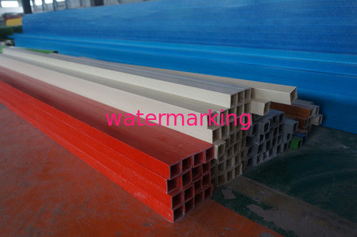 Compuestos plásticos del refuerzo del vidrio de fibra de Pultruded del tubo del cuadrado de FRP 30*30m m